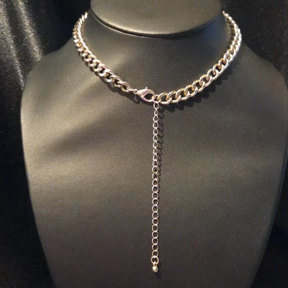 Handcuff Choker Chain Necklace - Picture 4 of 4